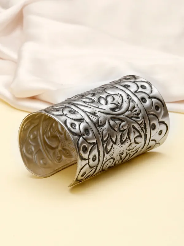 Women_Silver-Plated_Oxidised_Cuff_Bracelet/Handcuff