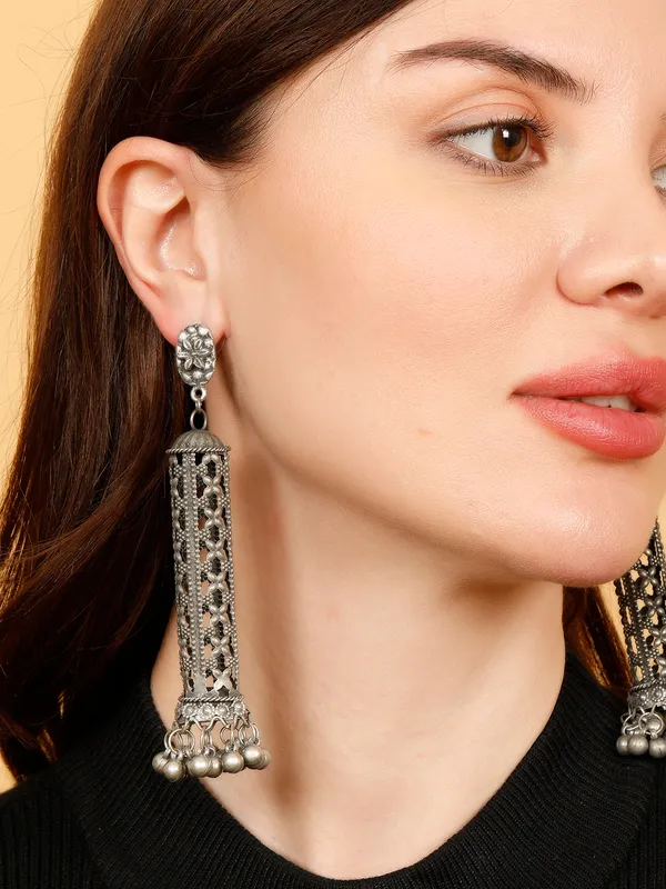 Women_Oxidized_Silver_Contemporary_Jhumkas_Earring