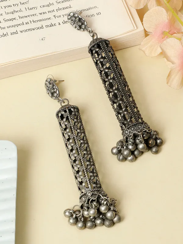 Women_Oxidized_Silver_Contemporary_Jhumkas_Earring