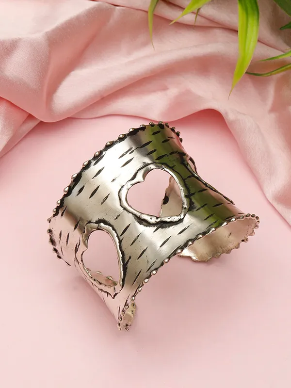 Women_Silver-Plated_Heart_Shaped_Oxidised_Cuff_Bracelet/Handcuff