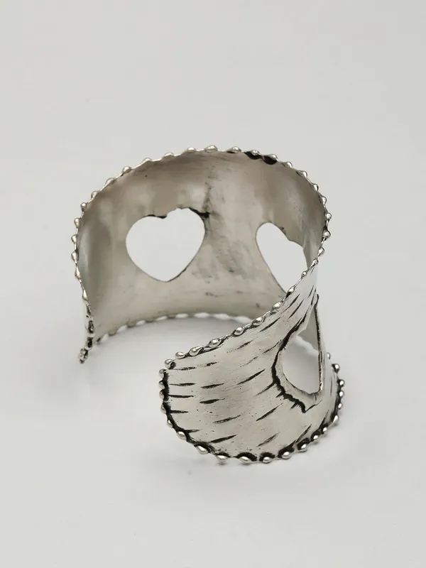 Women_Silver-Plated_Heart_Shaped_Oxidised_Cuff_Bracelet/Handcuff
