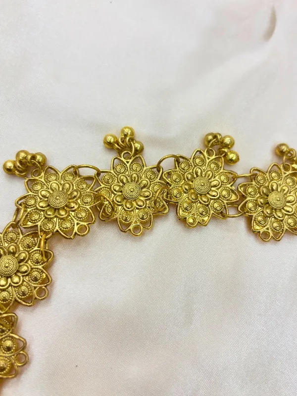 Women_Gold-Plated_Floral_Antique_Waist_Belt_Kamarband