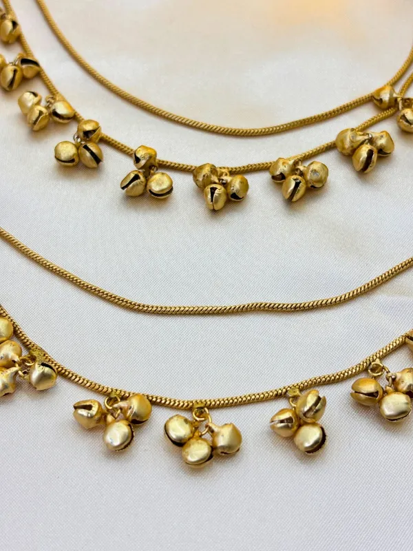 Women_Gold-Plated_Kundan_Studded_Earrings_With_Hair_Chain