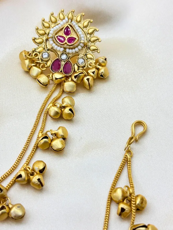 Women_Gold-Plated_Kundan_Studded_Earrings_With_Hair_Chain