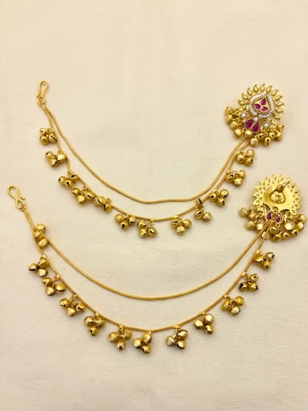 Women_Gold-Plated_Kundan_Studded_Earrings_With_Hair_Chain