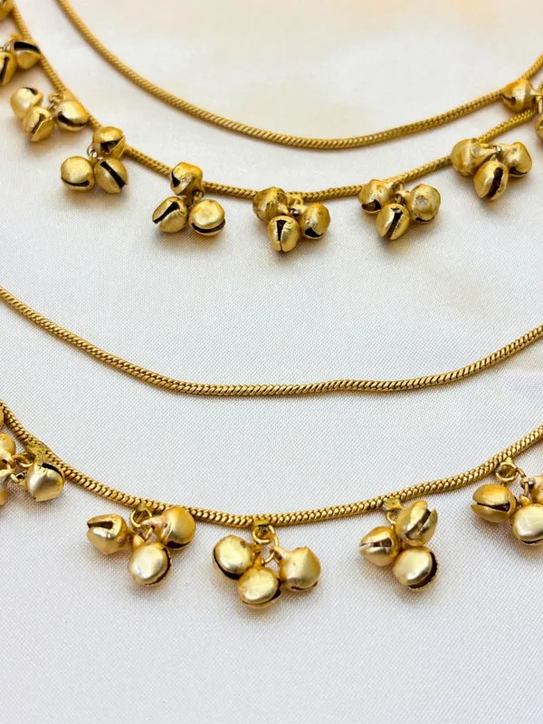 Women_Gold-Plated_Kundan_Studded_Earrings_With_Hair_Chain