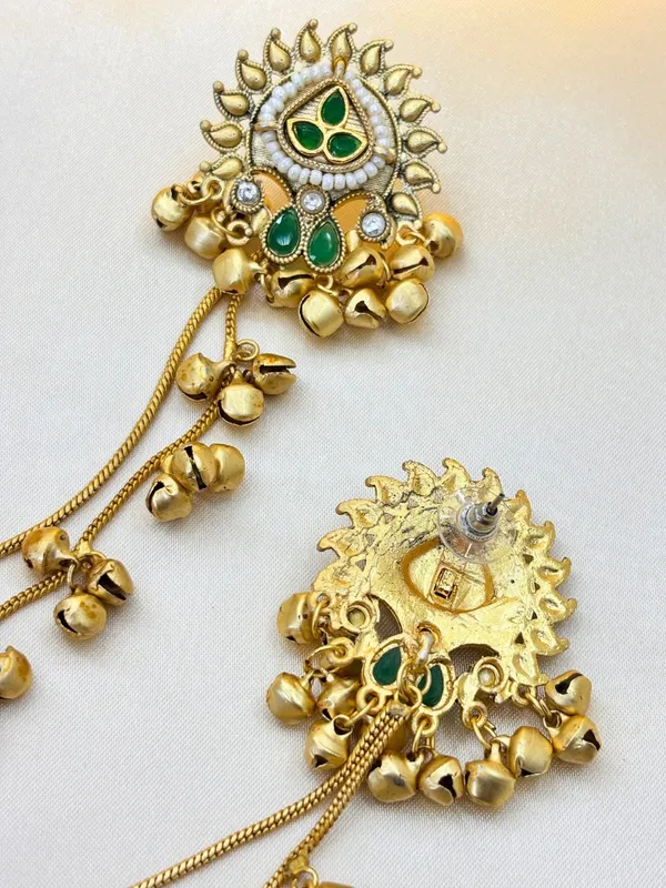 Women_Gold-Plated_Kundan_Studded_Earrings_With_Hair_Chain