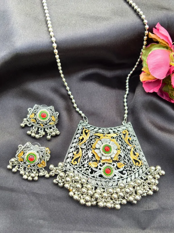 Women_Oxidised_Silver-Plated_Floral_Pendant_Necklace_Set