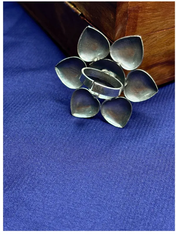 Women_Oxidised_Silver-Plated_Floral_Statement_Ring