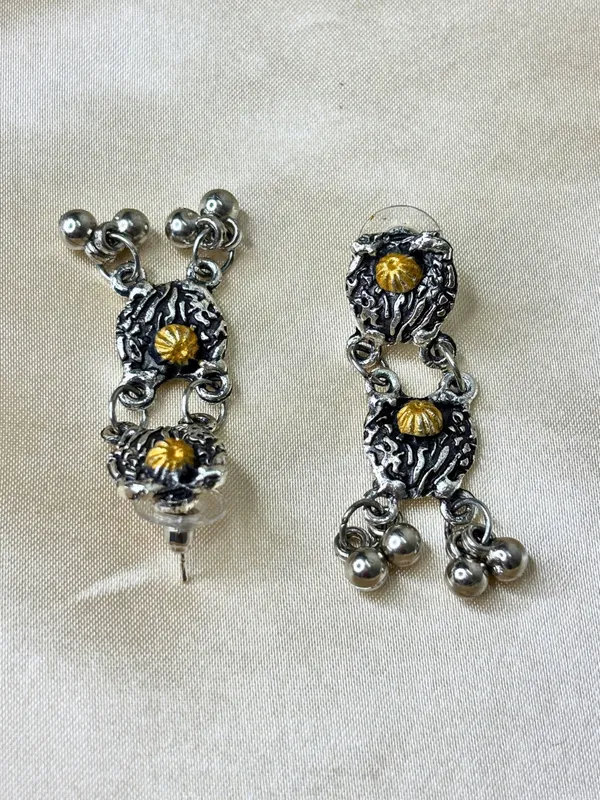 Women_Oxidised_Silver-Plated_&_Gold-Toned_Stone_Studded_Long_Pendant_Necklace_Jewellery_Set