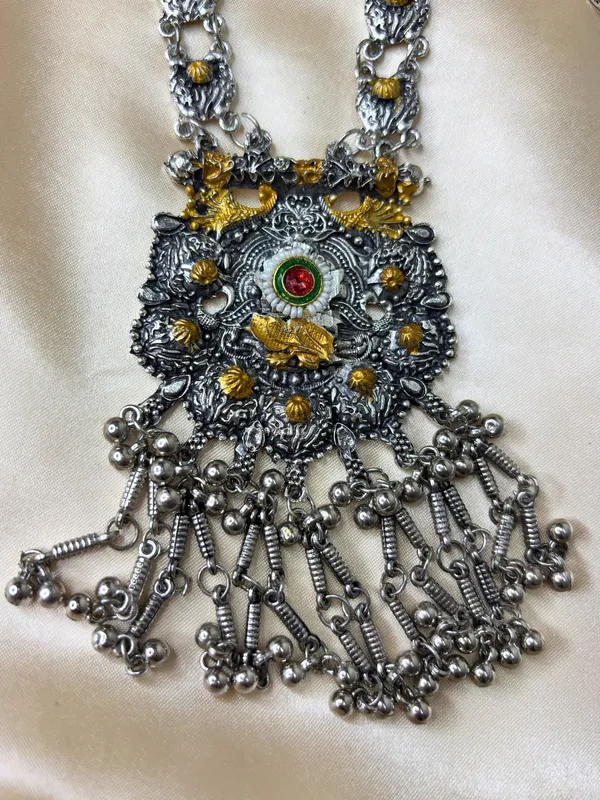 Women_Oxidised_Silver-Plated_&_Gold-Toned_Stone_Studded_Long_Pendant_Necklace_Jewellery_Set