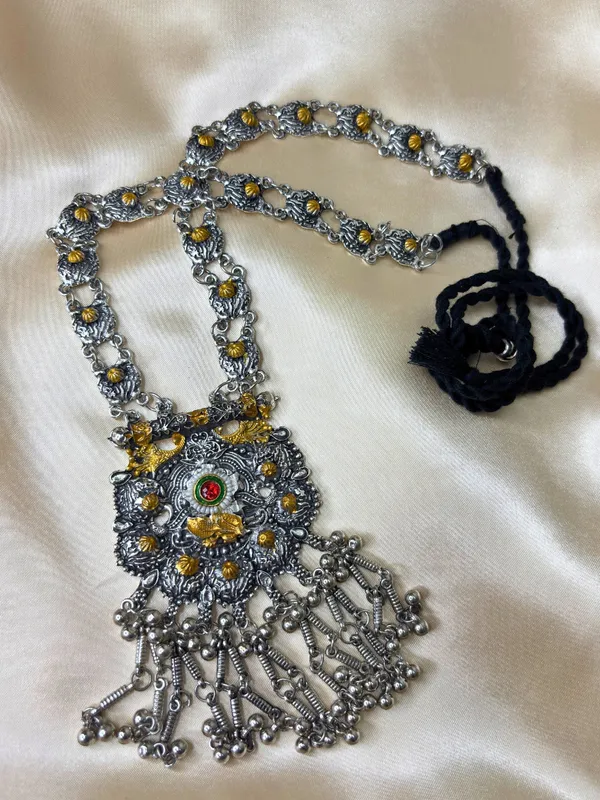 Women_Oxidised_Silver-Plated_&_Gold-Toned_Stone_Studded_Long_Pendant_Necklace_Jewellery_Set