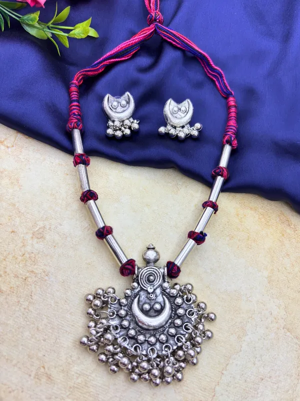 Women_Oxidised_Silver-Plated_&_Gold-Toned_Stone_Studded_Long_Pendant_Necklace_Jewellery_Set