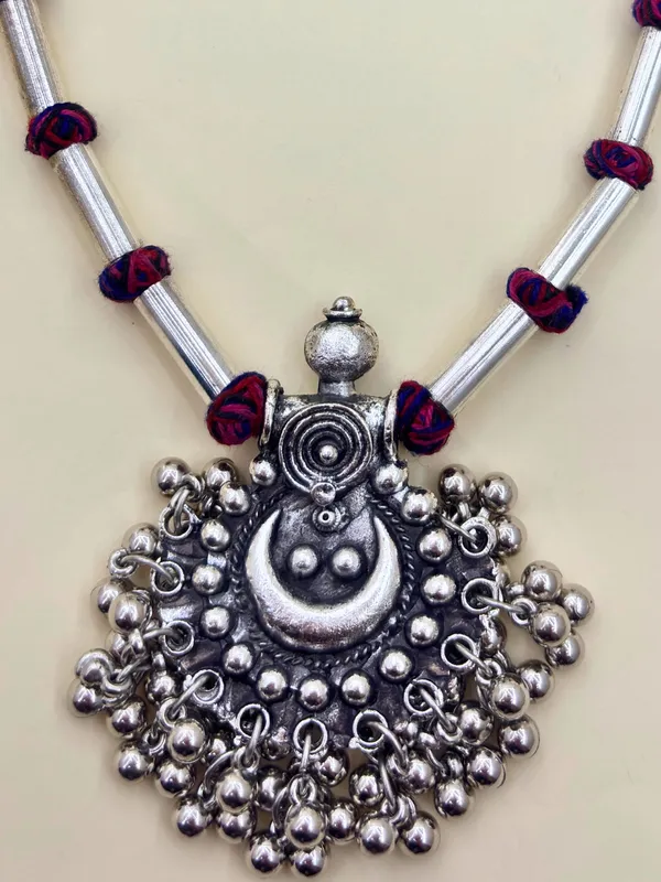 Women_Oxidised_Silver-Plated_&_Gold-Toned_Stone_Studded_Long_Pendant_Necklace_Jewellery_Set
