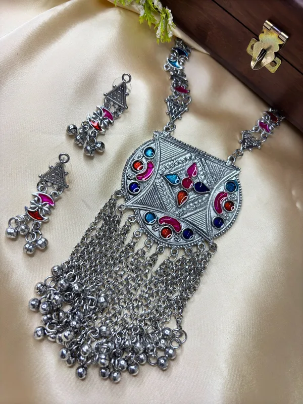 Women_Oxidised_Silver-Plated_Multicolour_Stone_Studded_Long_Pendant_Necklace_Jewellery_Set