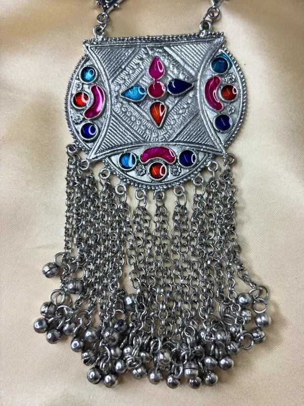Women_Oxidised_Silver-Plated_Multicolour_Stone_Studded_Long_Pendant_Necklace_Jewellery_Set