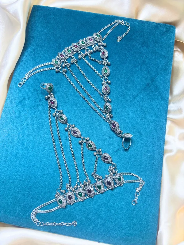Women_Oxidised_Silver-Plated_Pink_Kundan_Stone-Studded_Layered_Anklet_With_Toe_Ring