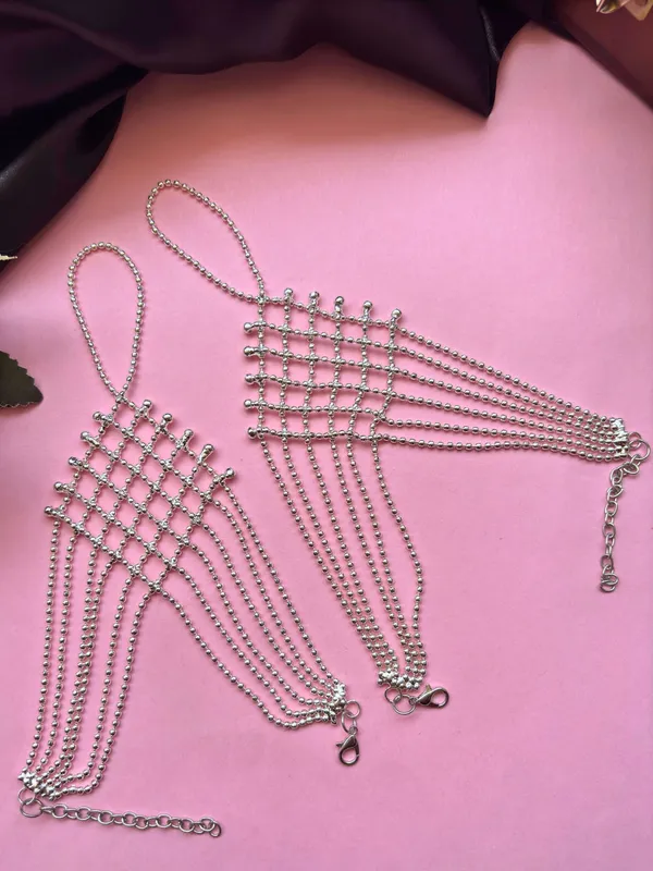 Women_Silver-Plated_Handcrafted_Hathphool_Wraparound_Bracelet_Set