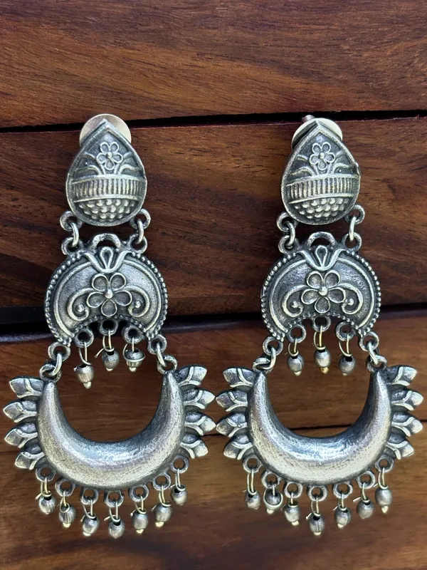Women_Silver-Plated_Oxidized_Crescent-Shaped_Chandbali_Drop_Earrings