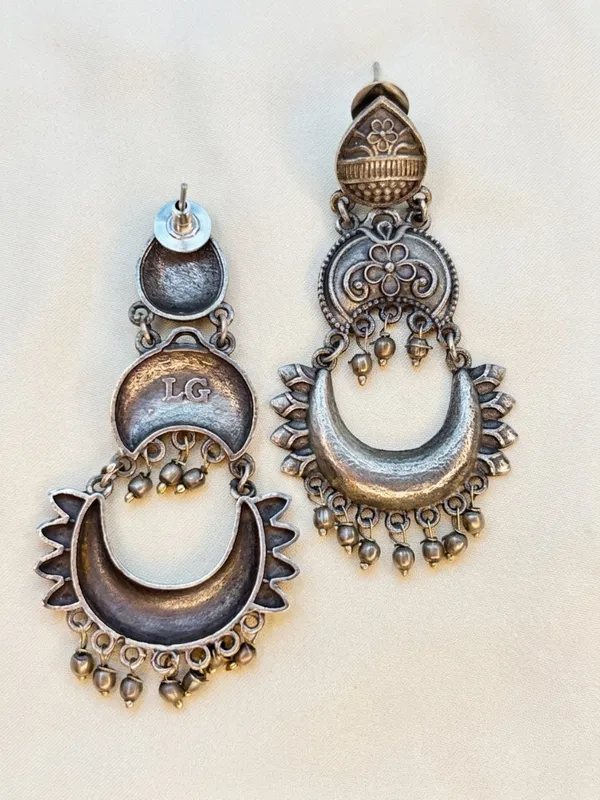 Women_Silver-Plated_Oxidized_Crescent-Shaped_Chandbali_Drop_Earrings