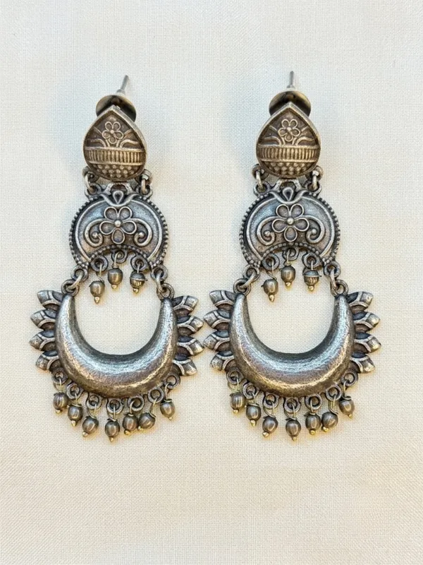 Women_Silver-Plated_Oxidized_Crescent-Shaped_Chandbali_Drop_Earrings
