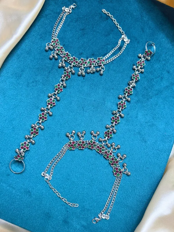 Women_Silver-Plated_Pink_Kundan_Stone-Studded_Floral_Anklet_With_Toe_Ring