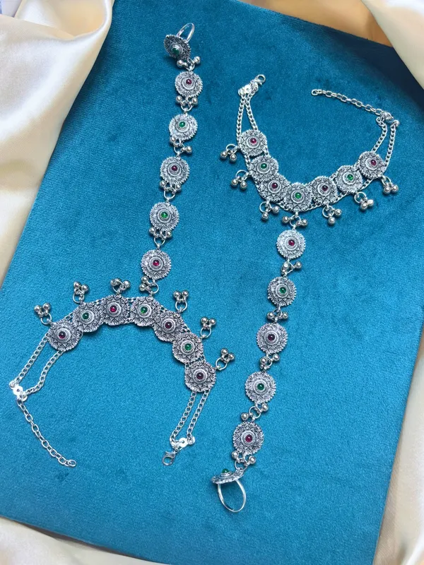 Women_Oxidised_Silver-Plated_Multi_Kundan_Stone-Studded_Anklet_With_Toe_Ring