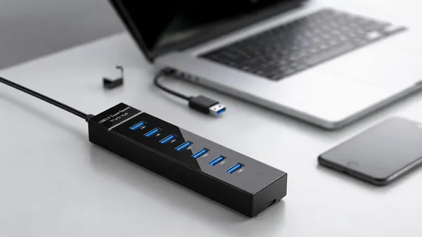 Black_Usb_3.0_Superspeed_7-Port_Hub_For_Pc_And_Laptop