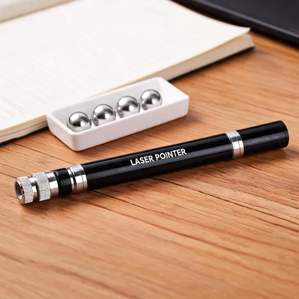 Green_Metal_Laser_Pointer_With_5_Interchangeable_Kaleidoscope_Tips