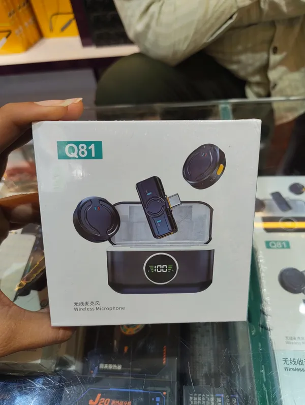 Q81_Black_Wireless_Lavalier_Microphone_With_Charging_Case