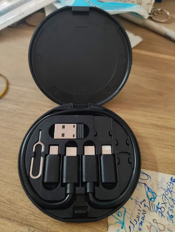 Multi-Port_Retractable_Charging_Cable_Kit_With_Sim_Ejector