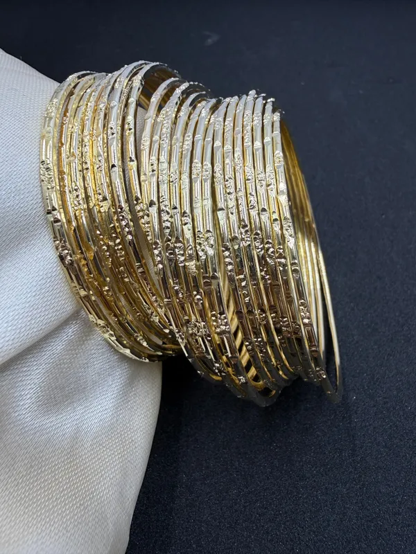 Two_Tone_Thin_Bangle_Set
