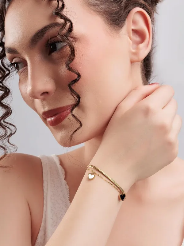 Heart_Charm_Bracelet_With_Adjustable_Chain_Elegant_Style_For_Women_Special_Occasions