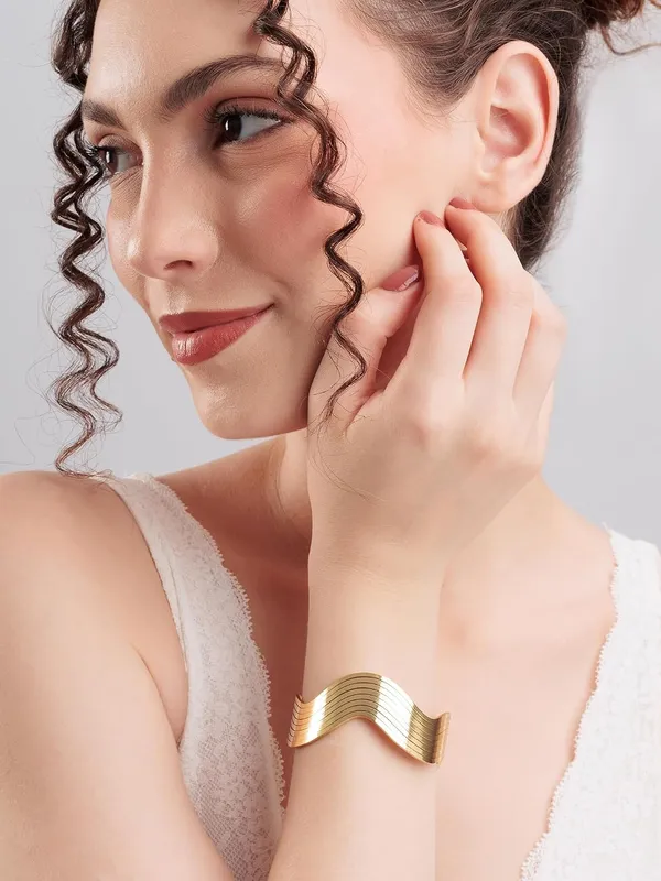 Elegant_Curved_Cuff_Bracelet_With_Accents_Stylish_Women_S_Jewelry_For_Gifts_And_Special_Occasions