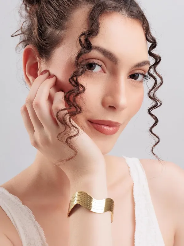 Elegant_Curved_Cuff_Bracelet_With_Accents_Stylish_Women_S_Jewelry_For_Gifts_And_Special_Occasions