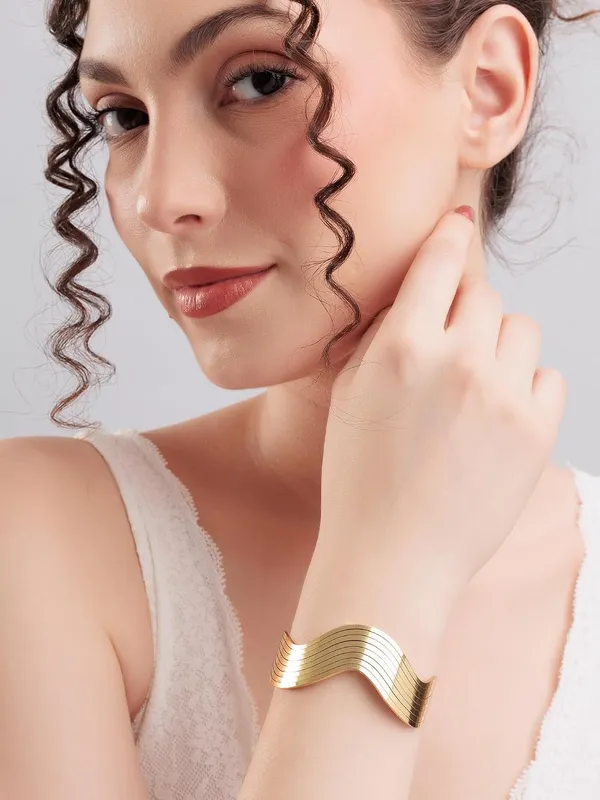 Elegant_Curved_Cuff_Bracelet_With_Accents_Stylish_Women_S_Jewelry_For_Gifts_And_Special_Occasions