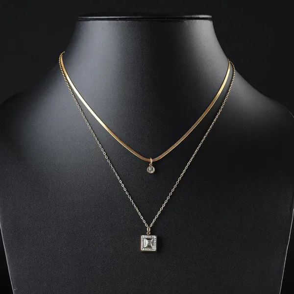 Elegant_Square_Crystal_Pendant_Necklace_For_Women_Chic_Layered_Chain_Jewelry_For_Daily_Wear