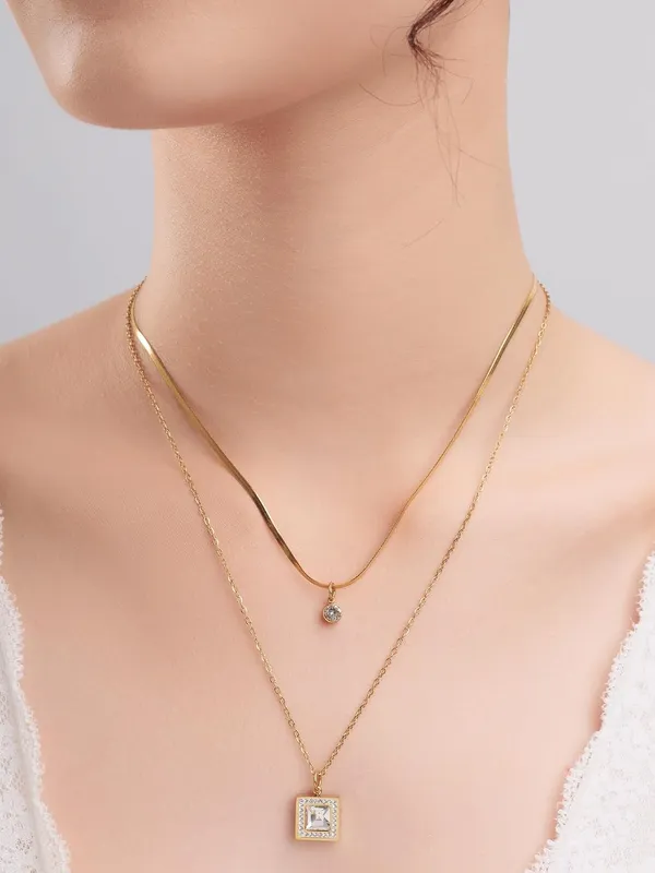 Elegant_Square_Crystal_Pendant_Necklace_For_Women_Chic_Layered_Chain_Jewelry_For_Daily_Wear