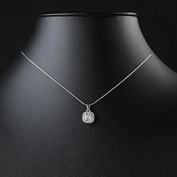 Elegant_Crystal_Pendant_Necklace_For_Women_Stylish_Everyday_And_Festival_Jewelry