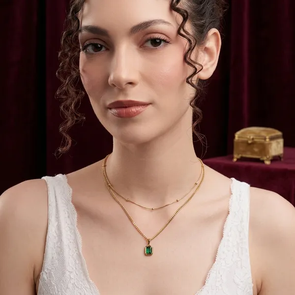Elegant_Green_Gem_Pendant_Necklace_For_Women_Stylish_Daily_Festive_Jewelry