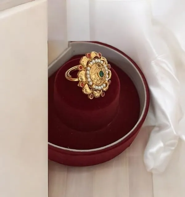 Gold_Brass_Kundan_Adjustable_Finger_Ring_For_Women