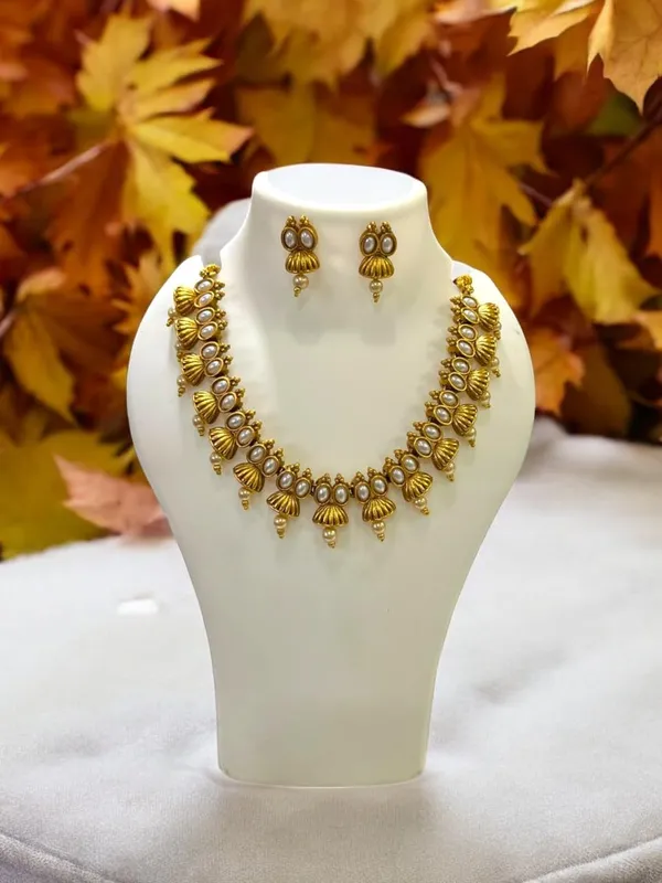 Gold_Brass_Pearl_Stone_Temple_Choker_Necklace_Set_For_Women