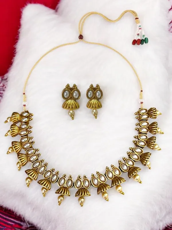 Gold_Brass_Pearl_Stone_Temple_Choker_Necklace_Set_For_Women