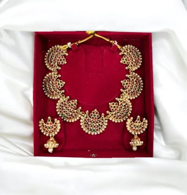 Gold_Pink_Stone_Pearl_Studded_Choker_Necklace_Set_For_Women