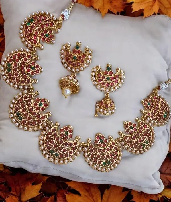 Gold_Pink_Stone_Pearl_Studded_Choker_Necklace_Set_For_Women