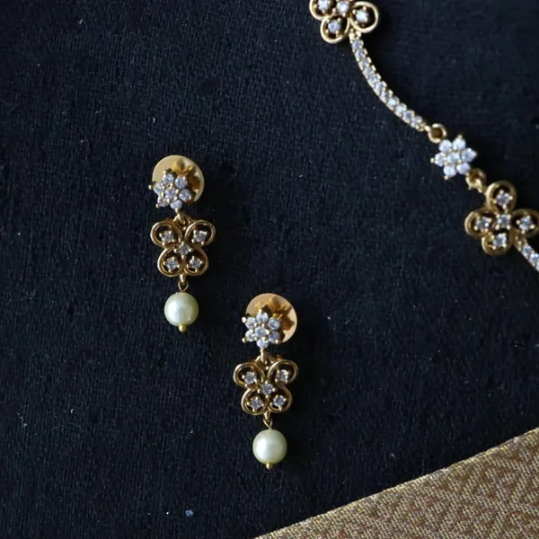Silver_Brass_American_Diamond_Studded_Necklace_Set_For_Women