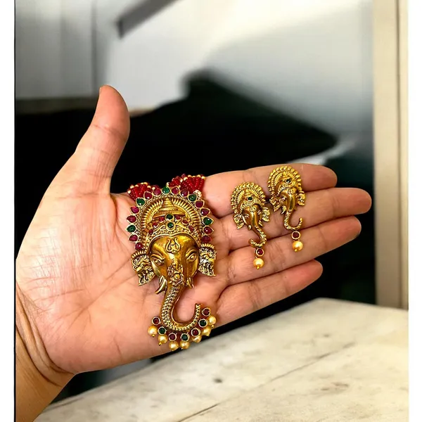 Gold_Brass_Red_Bead_Ganpati_Pendant_Layered_Necklace_Set_For_Women
