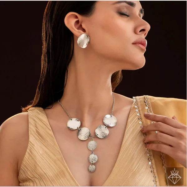 Silver_Stainless_Steel_Hammered_Disc_Necklace_Set_For_Women