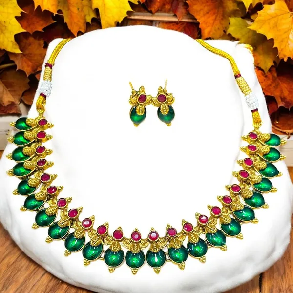 Gold_Brass_Temple_Peacock_Choker_Necklace_Set_For_Women