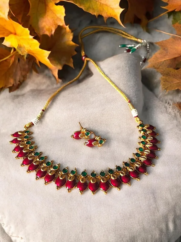 Gold_Brass_Stone_Temple_Choker_Necklace_Set_For_Women
